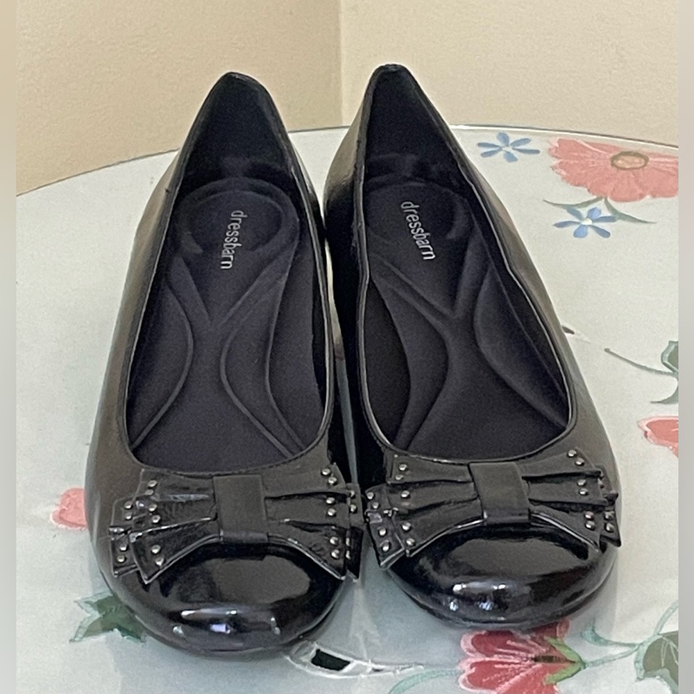 Dressbarn Patent Black Flats with Bow Accents Size 6